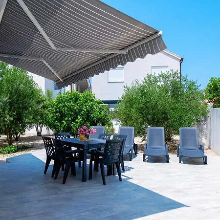 Lora Semesterbostad Vodice